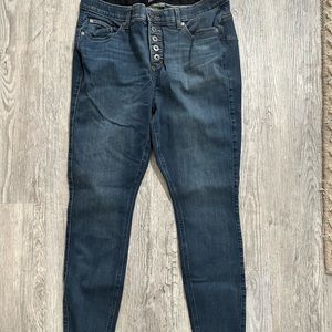 Torrid 14 R 5 button premium stretch jeans!!